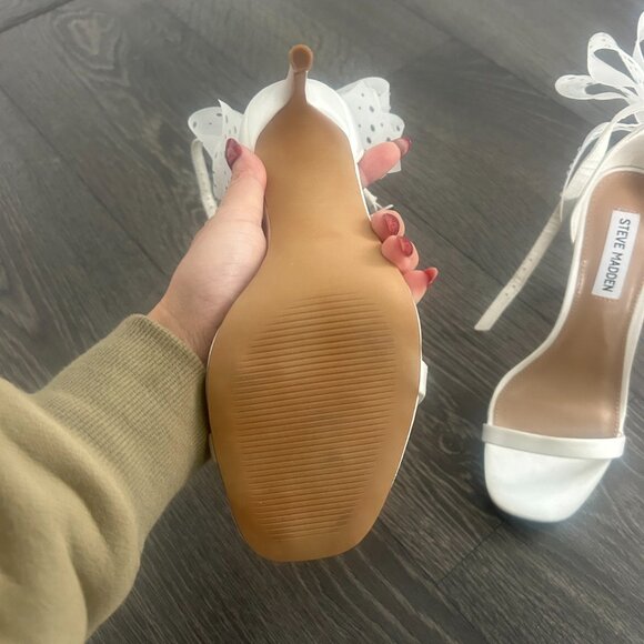 Steve Madden White Bow Heels- Brand New - Picture 2 of 5